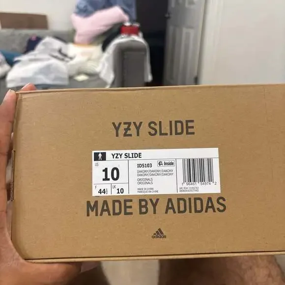 Adidas Yeezy Slide Dark Onyx - Picture 4 of 5